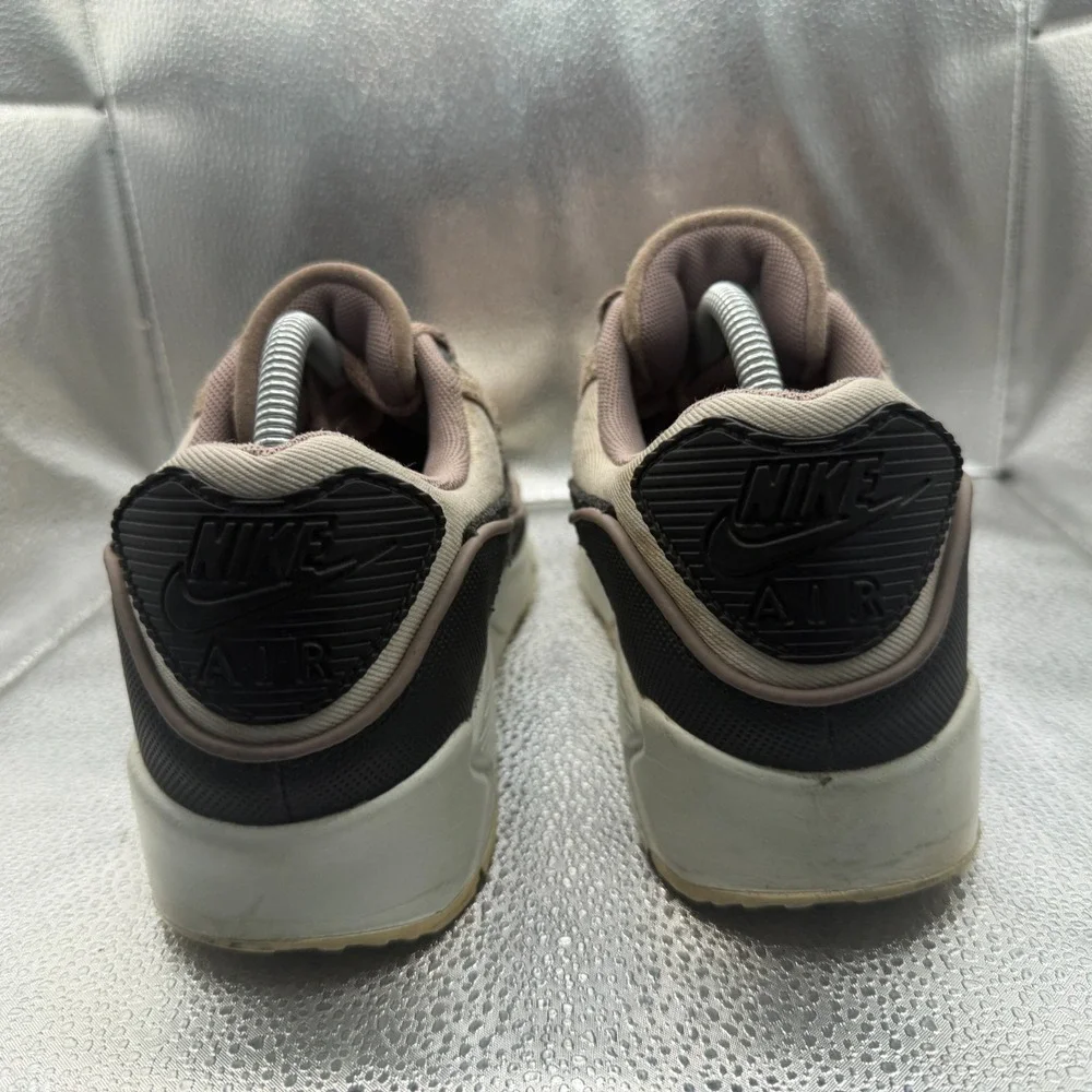 Nike product pair